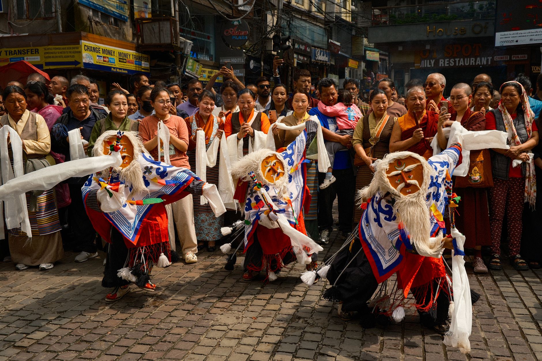 BHUTAN - TSHECHU-FESTIVALER - opplev BondTours