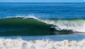 Surfing i det salvadoranske Stillehav