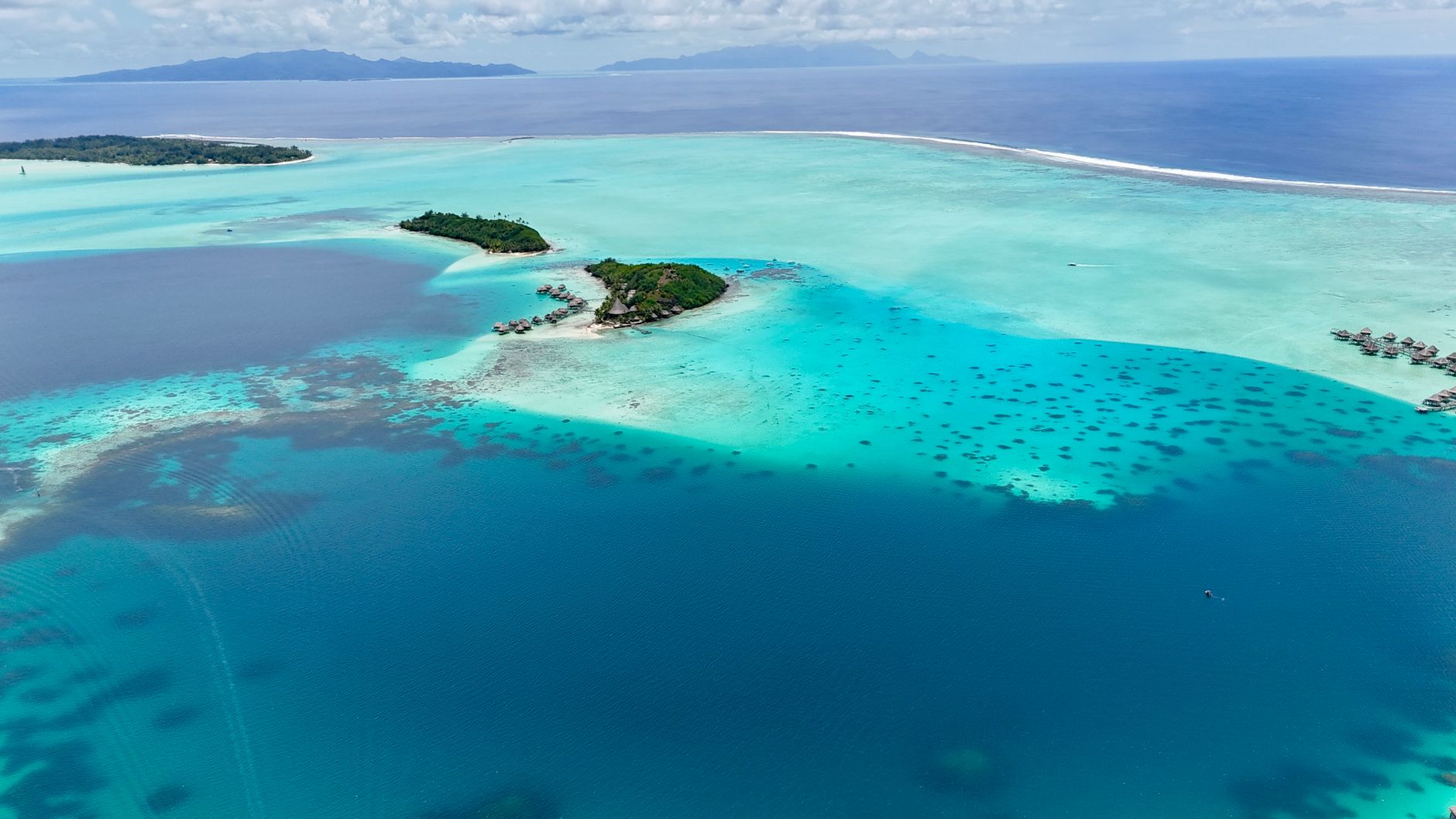 بولينيزيا الفرنسية — Tahiti → Bora Bora