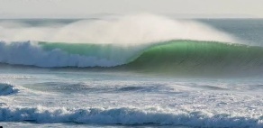 Surfen an der Küste von Peniche