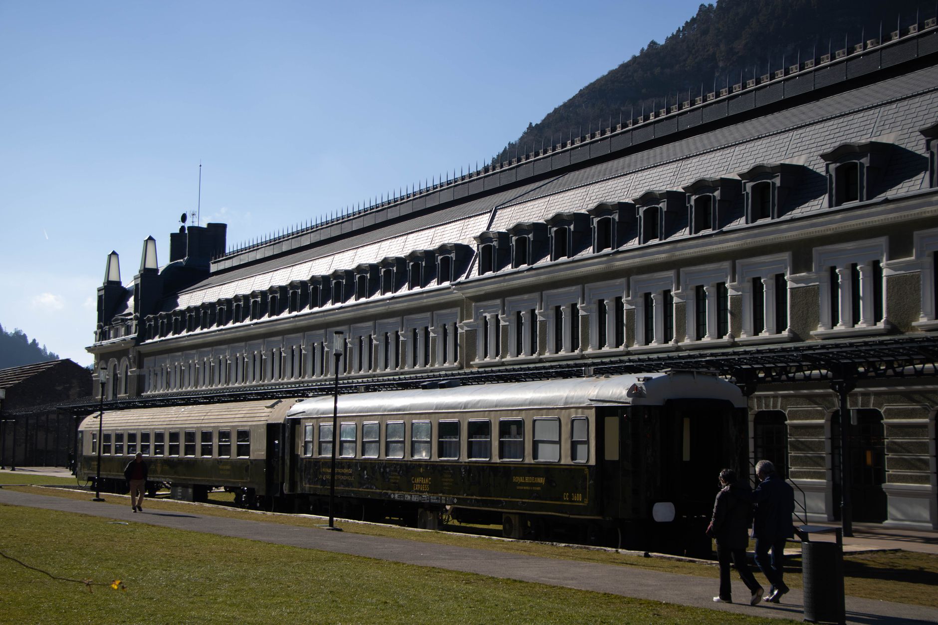 SVEITS — GLACIER EXPRESS — BondTours-opplevelse